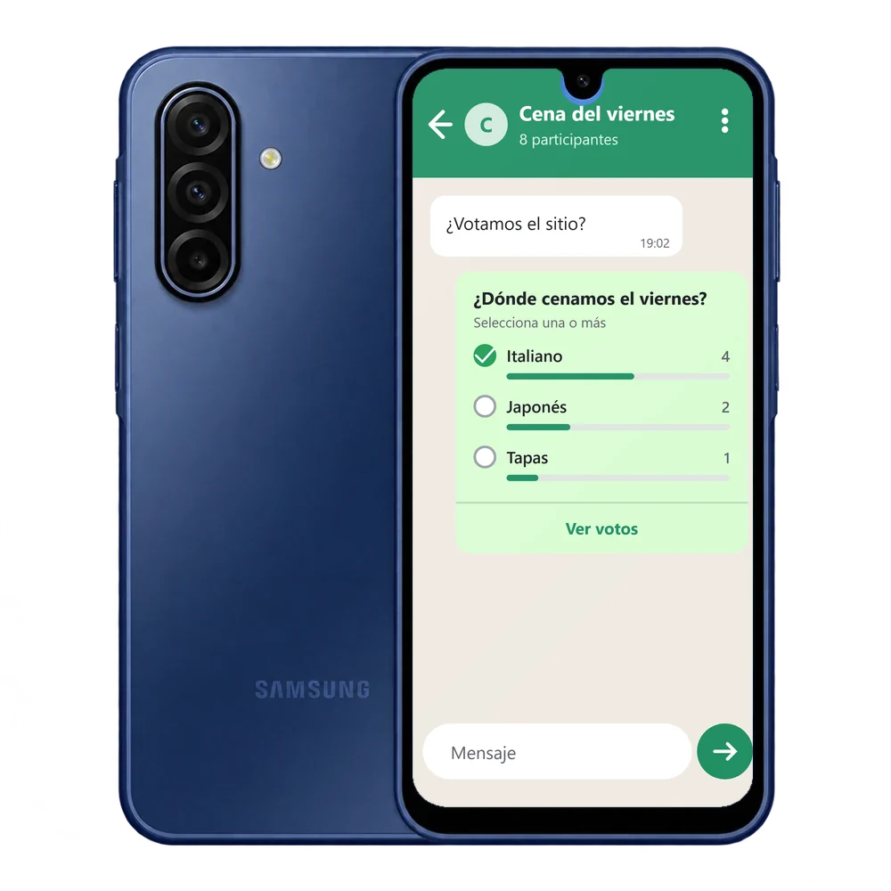 Samsung Galaxy A17 5G con un grupo de WhatsApp y una encuesta sobre dónde cenar el viernes con los votos de cada opción