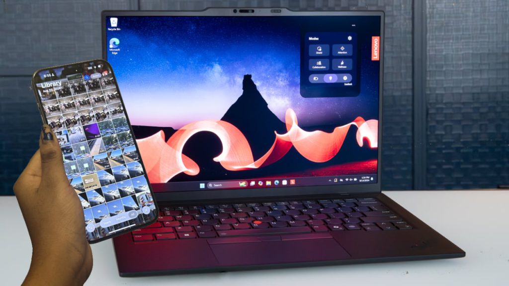 Lenovo ThinkPad X1 Carbon Aura Edition: 'Smart Share' lets you send pics by simply tapping your phone against it