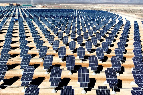 Las regiones más soleadas del mundo parecían ideales para instalar paneles solares. Estábamos equivocados