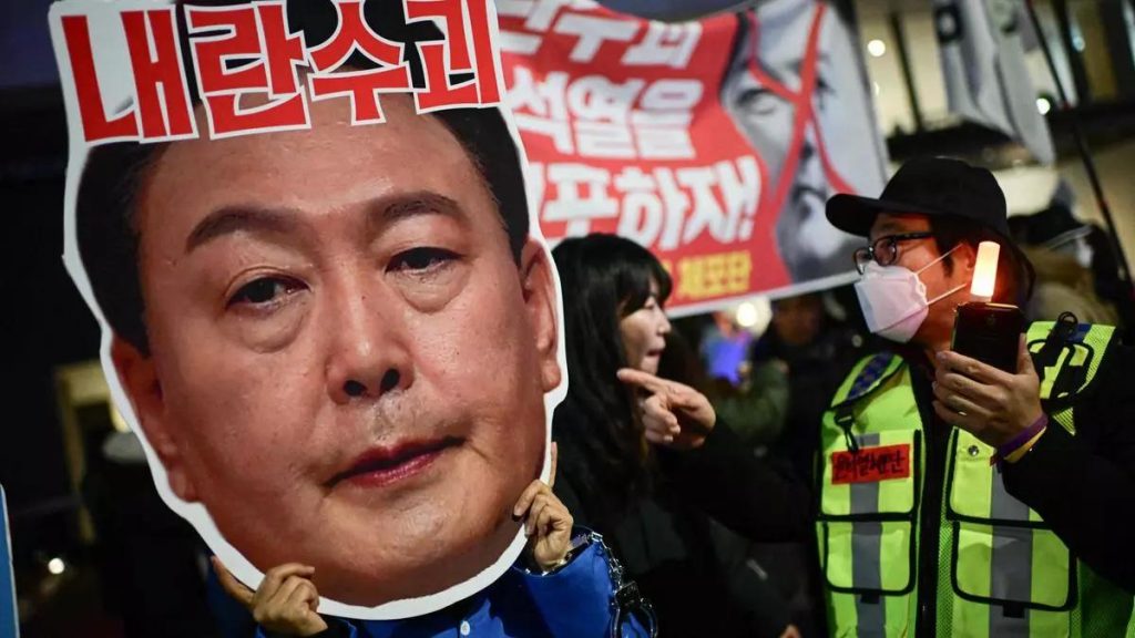 Investigación de traición al presidente Yoon El presidente de Corea del Sur, Yoon Suk Yeol, se enfrenta a un