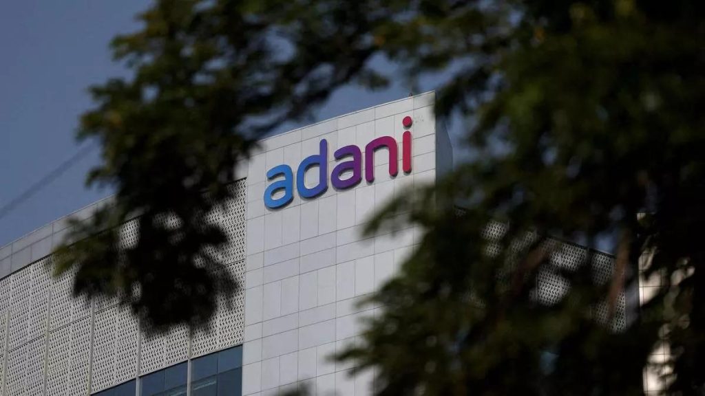 ¿Por qué caen los beneficios de Adani y Tata? La reciente caída en los beneficios de los gi